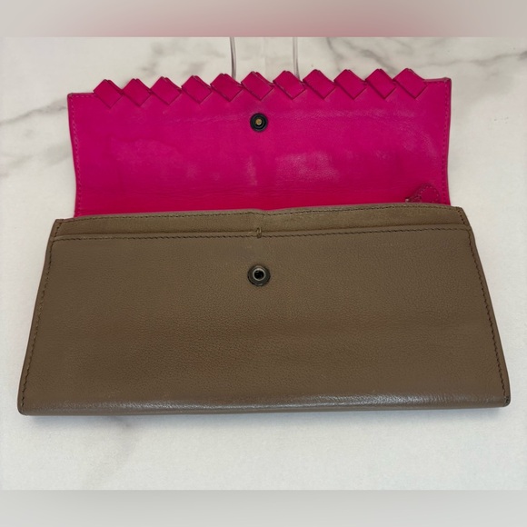 Bottega Veneta Tan and Pink Wallet - Picture 3 of 10